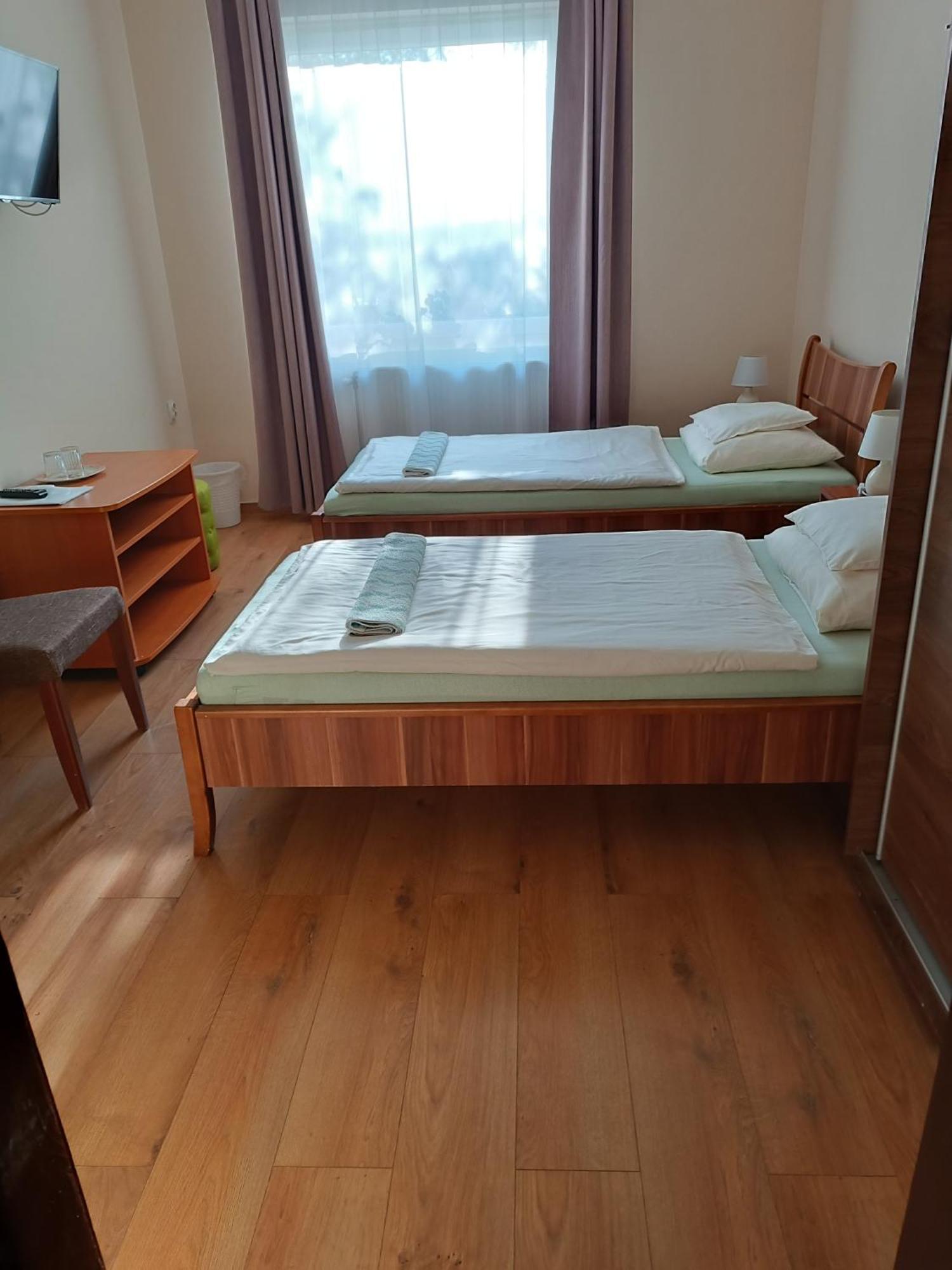 Szilvia Panzió Gyomaendrőd Exterior foto