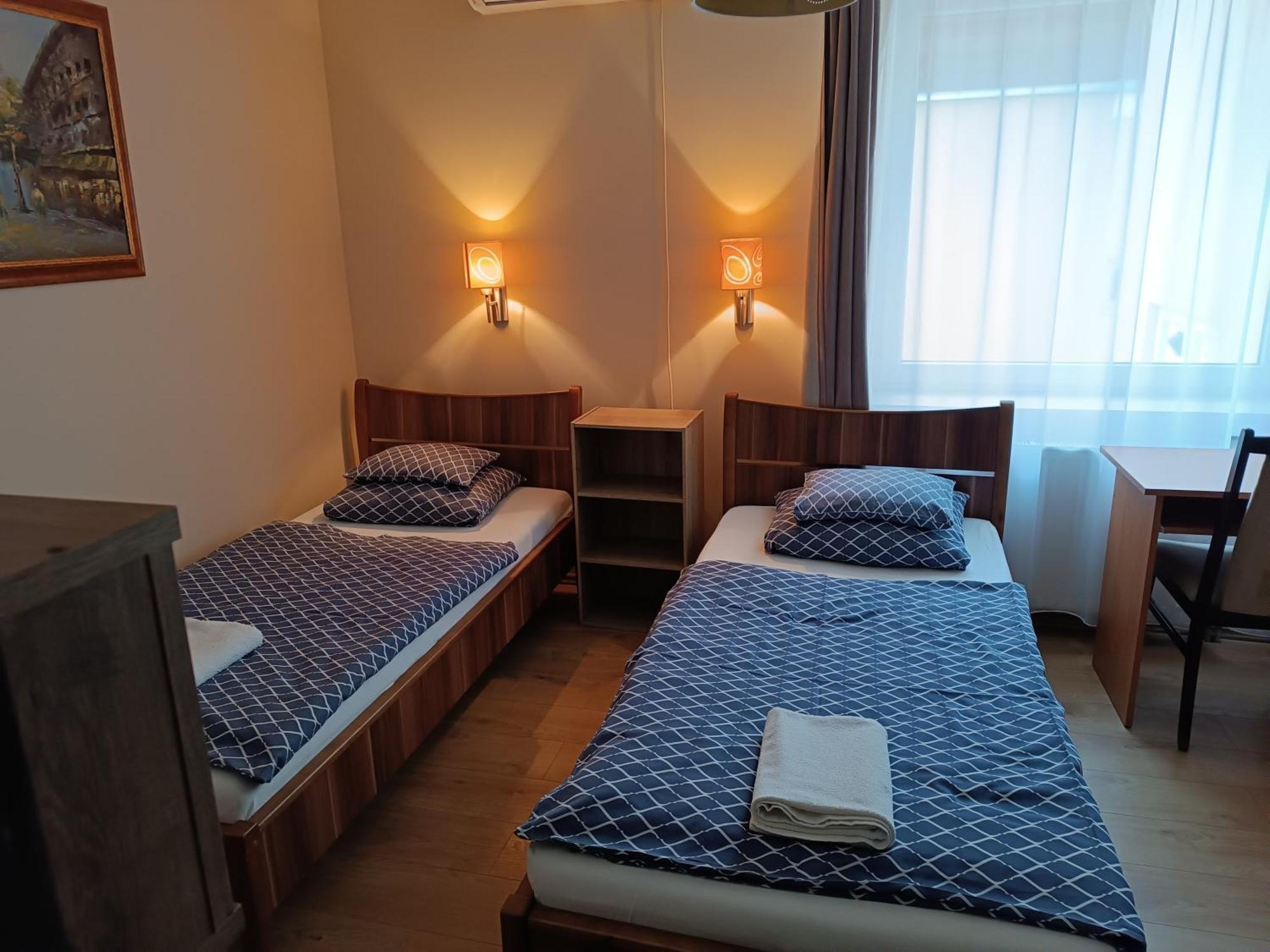 Szilvia Panzió Gyomaendrőd Exterior foto